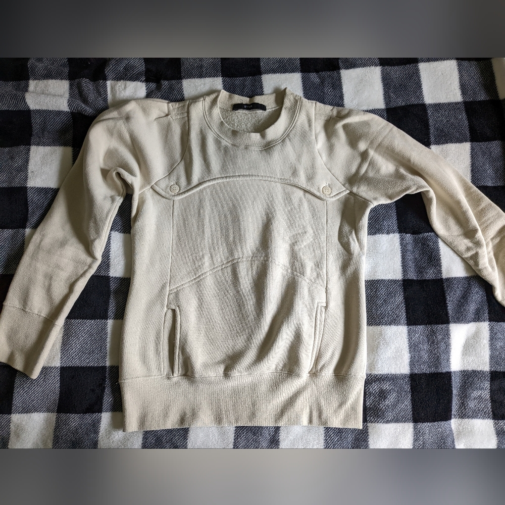 Button yoke sweatshirt